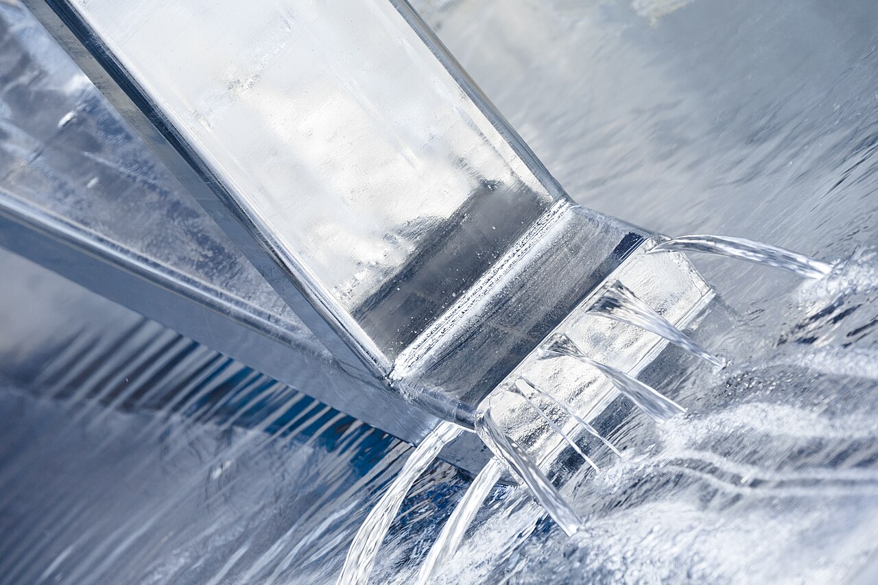 Freshly hot-dip-galvanized steel draining during the finishing process